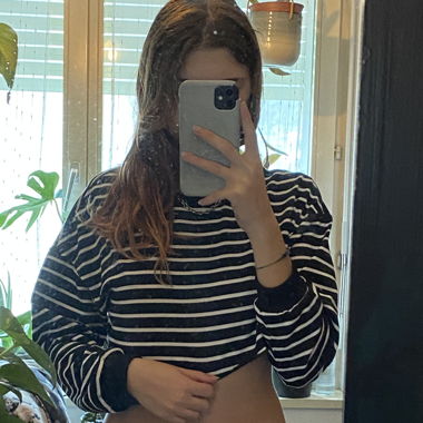 cropped sweatshirt