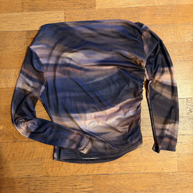 Top a maniche lunghe con stampa