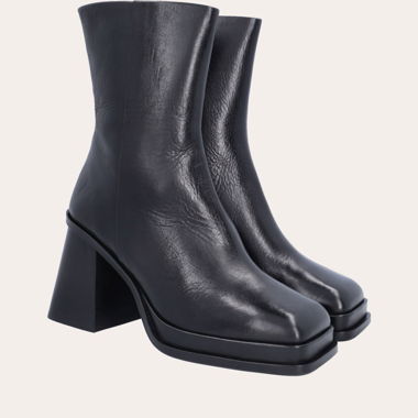 Billi Bi Black leather ankle boots