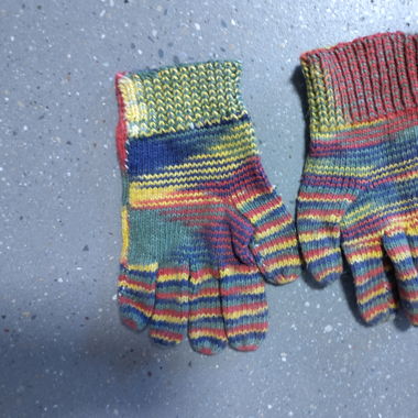 Handgestrickte Handschuhe