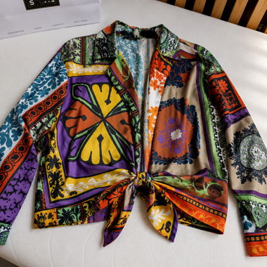Buntes Crop-Top mit Print und rock