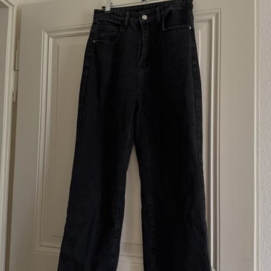 Jeans neri a gamba larga