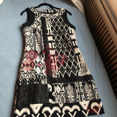 Schönes desingual Kleid