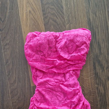 Pinkes ärmelloses Kleid