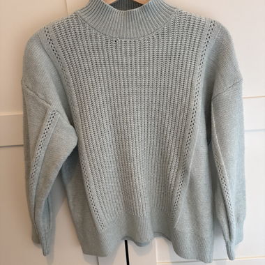 Maglione azzurro chiaro con collo alto