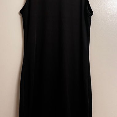 Robe noire sans manches