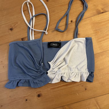 Bicolore asymmetrical Crop Top