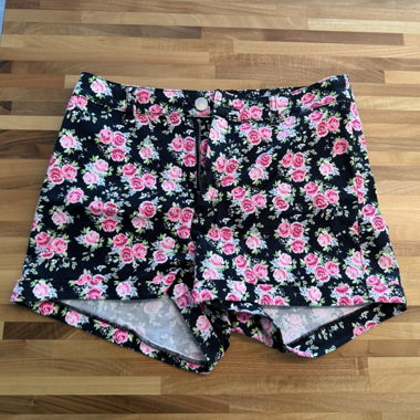 Hotpants mit Blumenmuster