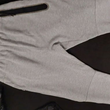 Nike tech gris