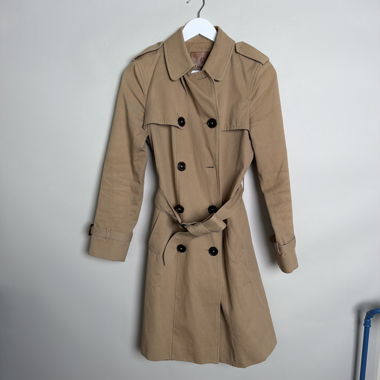 Beiger Trenchcoat