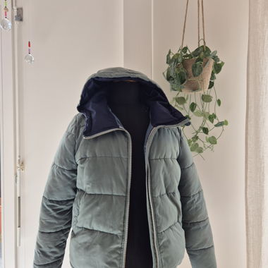 Giacca invernale trapuntata con cappuccio