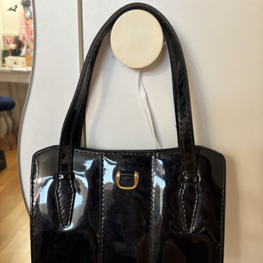 Black fake leather handbag 