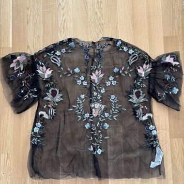 Zara Durchsichtige bestickte Bluse