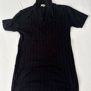 Black short-sleeve dress