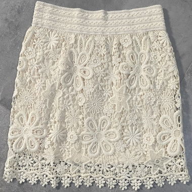 Jupe en dentelle creme