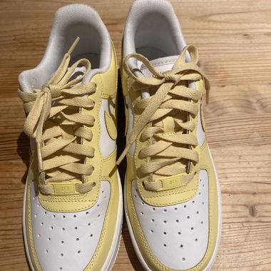 Nike Air Force Sneaker gelb/weiss