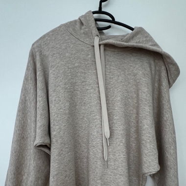ungetragener grau-beiger langer Hoodie 