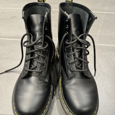 Dr. Martens / 1460 Glattleder Schürstiefel