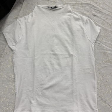 White short-sleeve top with stand-up collar