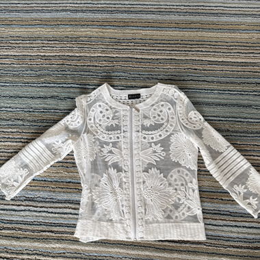 Leichte Spitzenjacke