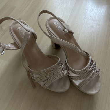 Escarpins beige à strass