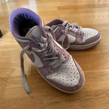 Nike Jordan lila Sneaker