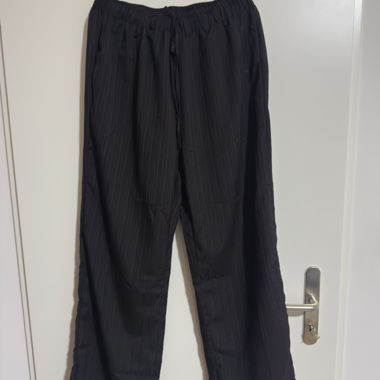 Pantaloni neri a gamba larga