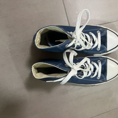 Converse hoch