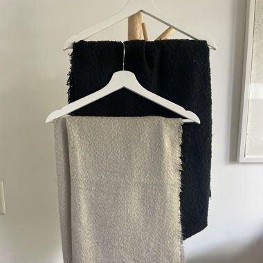Lot de 2 grosses écharpes (beige et noire)