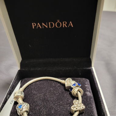 Pandora mit 6 Charms
