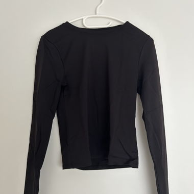 Schwarzes Langarmshirt