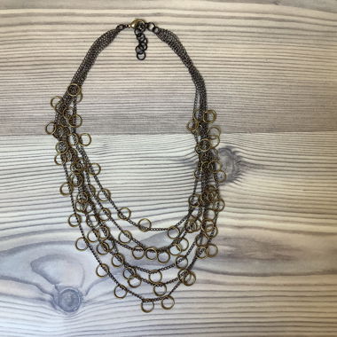 Collier à cercles à plusieurs brins