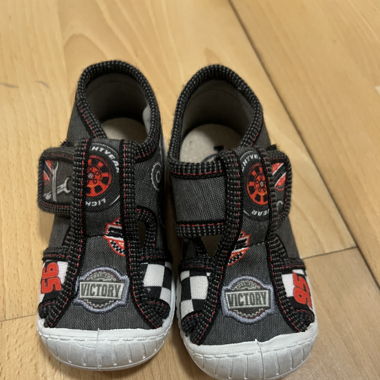 Schuhe junge