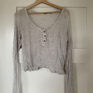 Top Henley grigio a maniche lunghe
