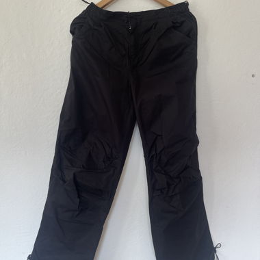 Pantalon noir large resserrable en bas 