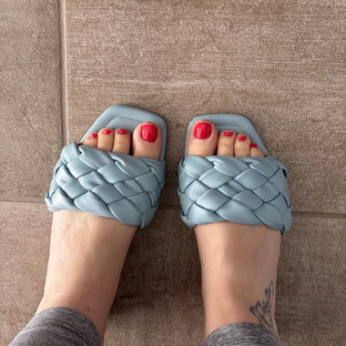 Sandali intrecciati azzurri