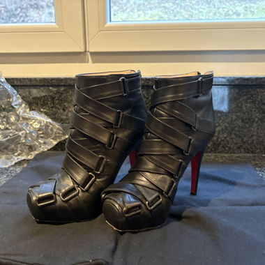 Bottines Louboutin taille 35
