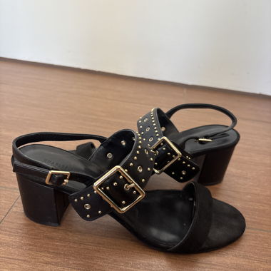 Charles & Keith Talons Noirs à Clous 