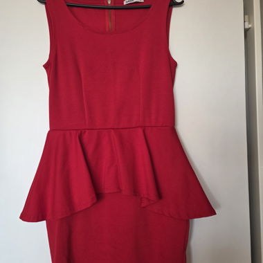 Robe rouge sans manches à basque M