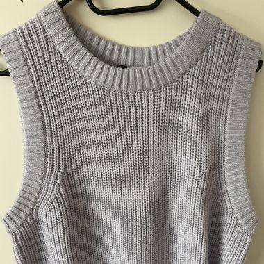 Stickpullover ohne Ärmel