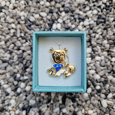 Fussball-Pin "Mädchen" von Pierre Lang, vergoldet
