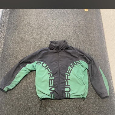 Veste Supreme noire/verte curve