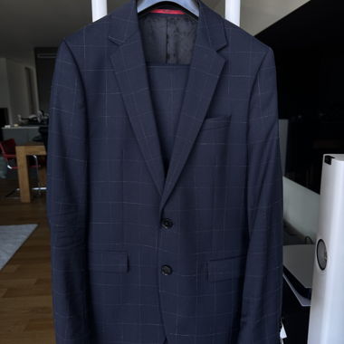 Abito Hugo Boss — fantasia windowpane blu navy