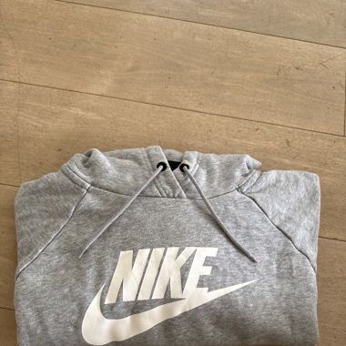 Grauer Nike Hoodie 