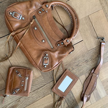 Leather handbag with wallet and mirror