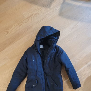 Schwarzer Wintermantel