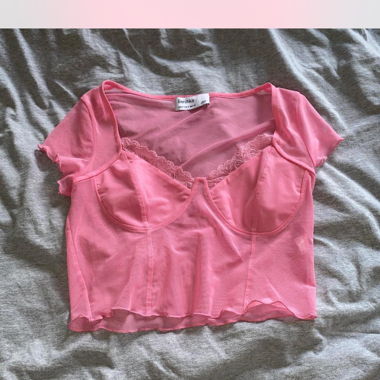 Haut court en mesh rose