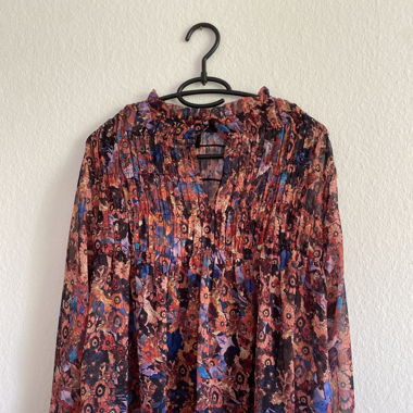 Unbenutzte Bluse mit Blumenmuster