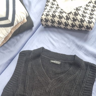 Schwarze Strickweste