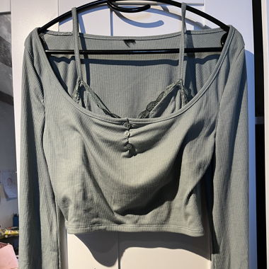Lang ärmliches Top